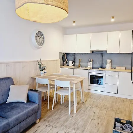 Pba Stockholm - Basen Kryty, Parter, Taras, Parking 포비에로보